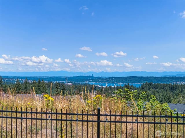 Property photo for 1379 Baker Heights Loop, Bremerton photo 5