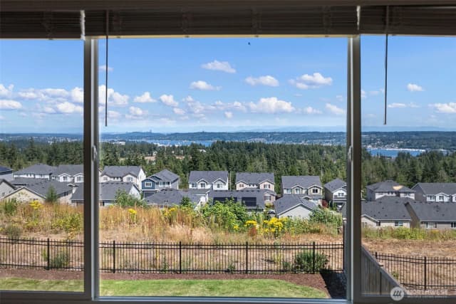 Property photo for 1379 Baker Heights Loop, Bremerton photo 3