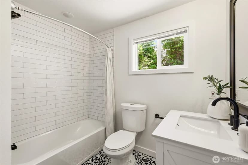 Property photo for 12042 14th Avenue Ne, Seattle photo 23