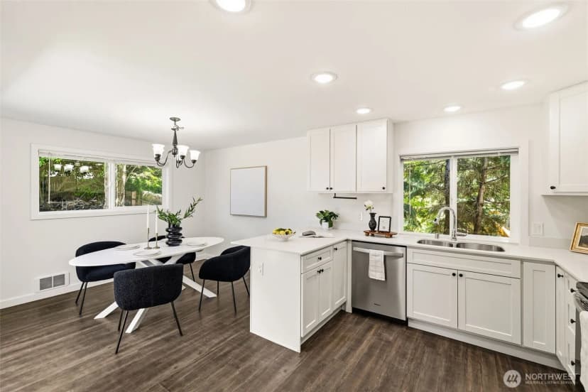 Property photo for 12042 14th Avenue Ne, Seattle photo 11