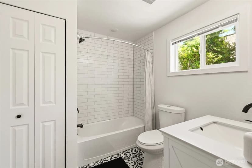 Property photo for 12042 14th Avenue Ne, Seattle photo 26