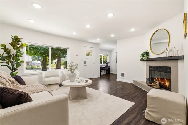 Property photo for 12042 14th Avenue Ne, Seattle photo 5