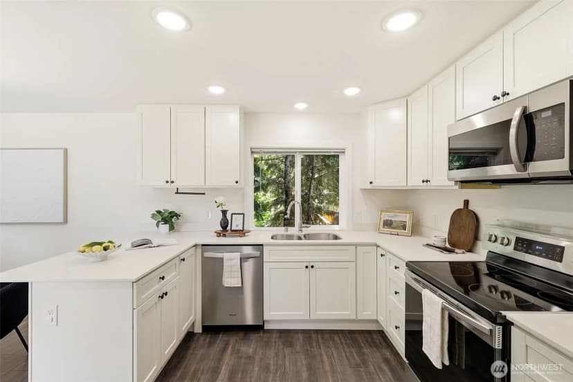 Property photo for 12042 14th Avenue Ne, Seattle photo 9
