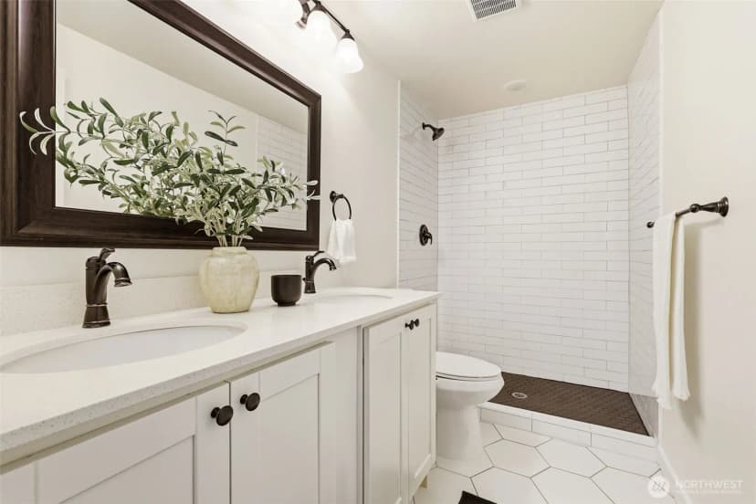 Property photo for 12042 14th Avenue Ne, Seattle photo 20