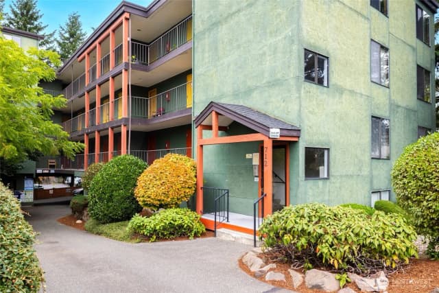Property photo for 712 N 143rd Street, Seattle photo 2