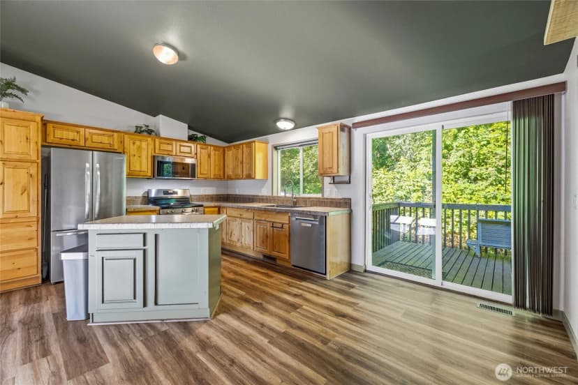 Property photo for 19643 Evergreen Lane, Sedro Woolley photo 11