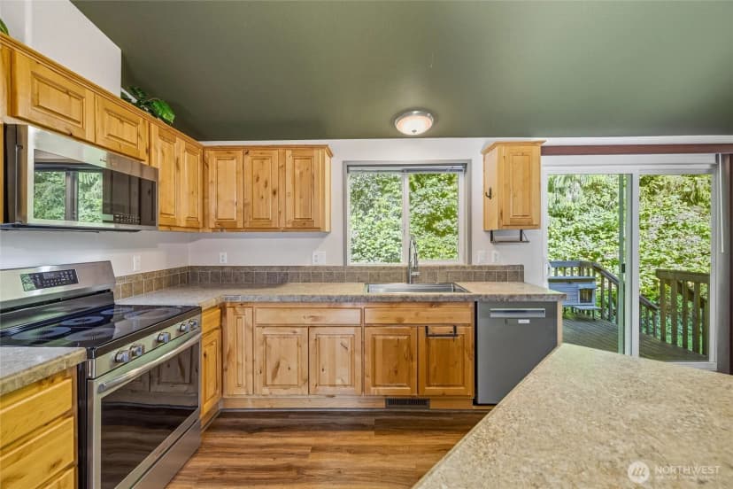 Property photo for 19643 Evergreen Lane, Sedro Woolley photo 7