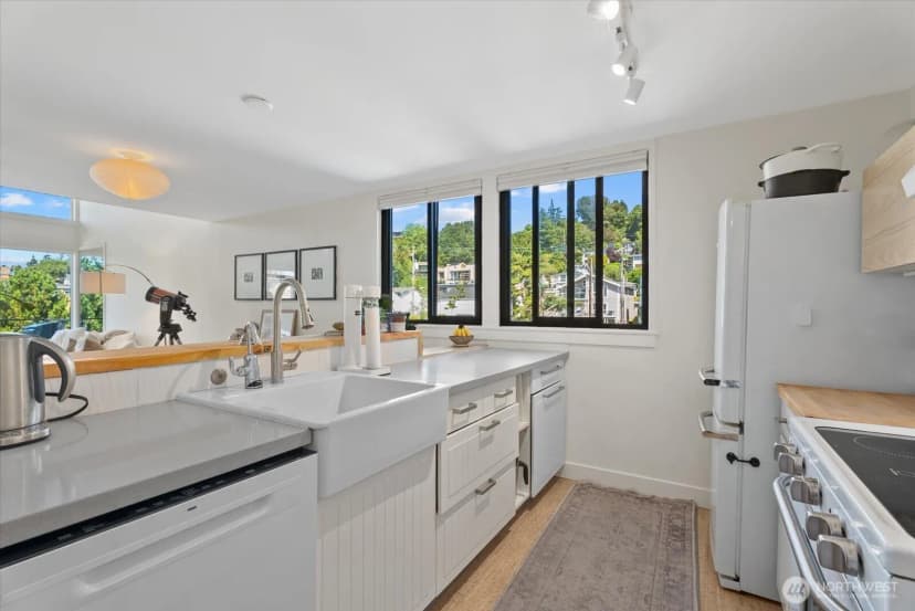 Property photo for 3717 Beach Drive Sw #303, Seattle photo 5