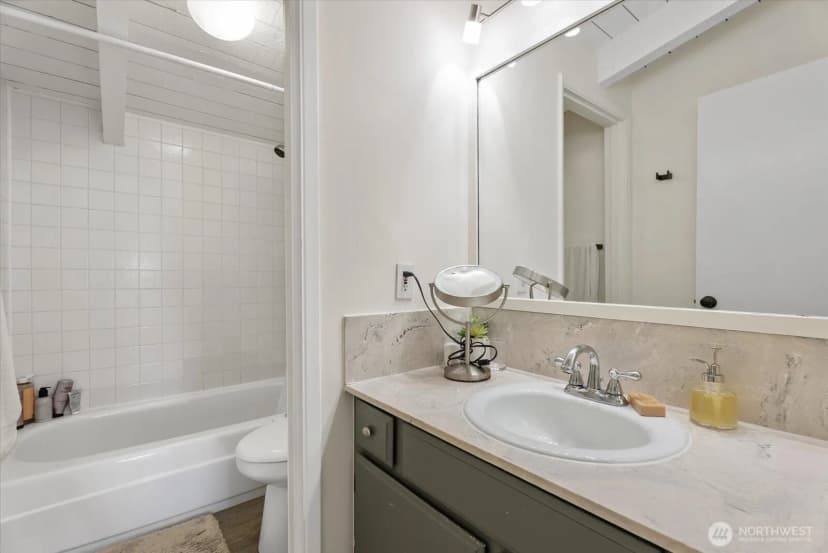 Property photo for 3717 Beach Drive Sw #303, Seattle photo 16