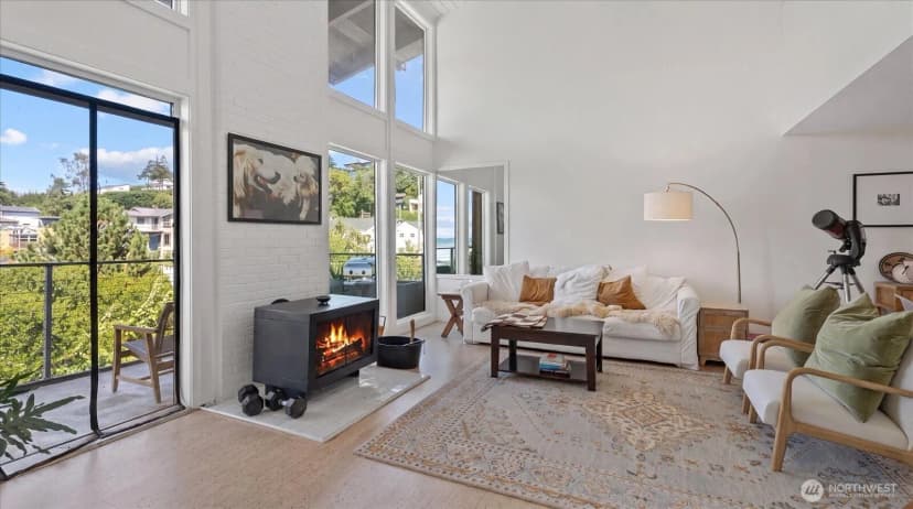 Property photo for 3717 Beach Drive Sw #303, Seattle photo 11