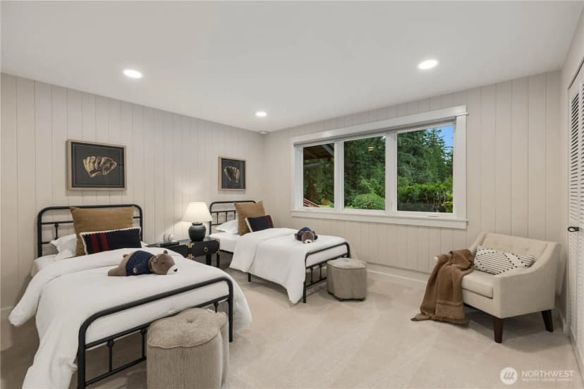 Property photo for 10527 Se 27th Street, Beaux Arts photo 17