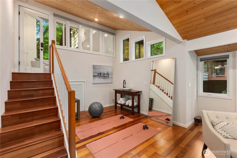 Property photo for 10527 Se 27th Street, Beaux Arts photo 19