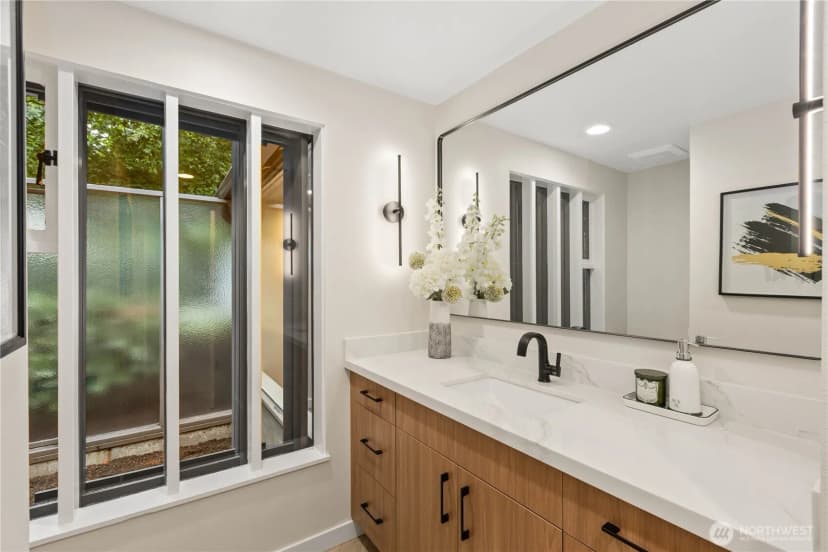 Property photo for 10527 Se 27th Street, Beaux Arts photo 18