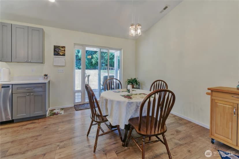 Property photo for 28 Shorthorn Lane, Oakville photo 9