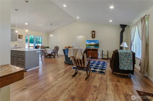 Property photo for 28 Shorthorn Lane, Oakville photo 5