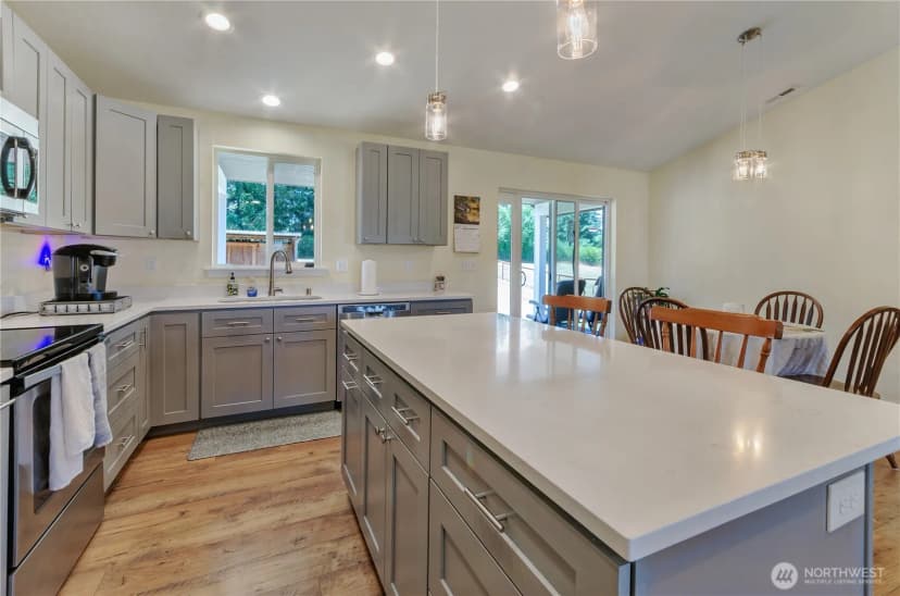 Property photo for 28 Shorthorn Lane, Oakville photo 11