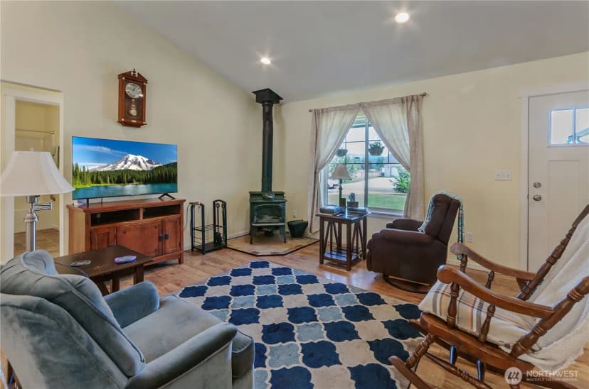 Property photo for 28 Shorthorn Lane, Oakville photo 12