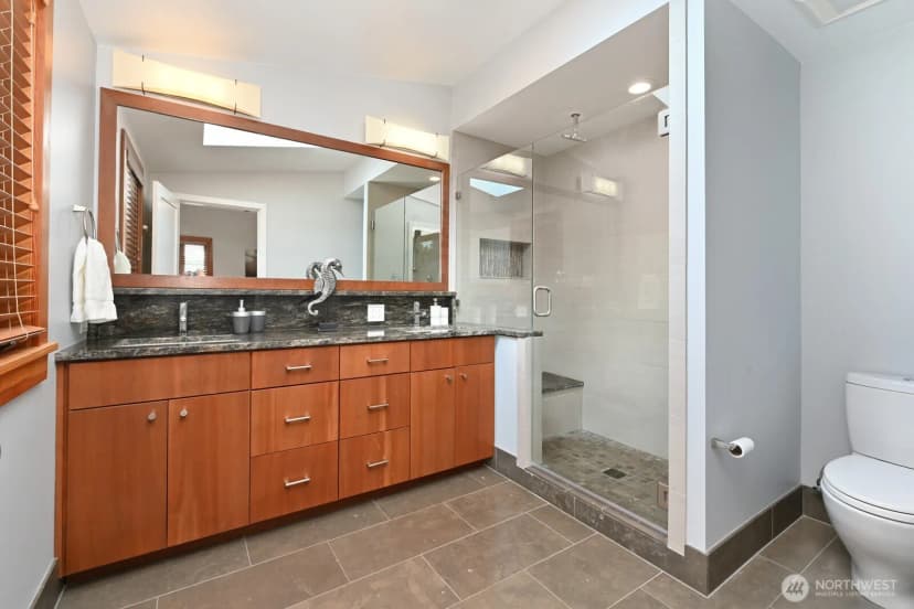 Property photo for 17236 Ne 6th Place, Bellevue photo 17