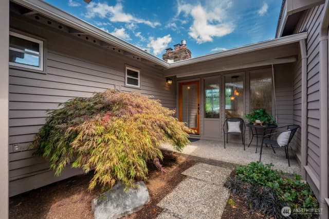 Property photo for 17236 Ne 6th Place, Bellevue photo 3