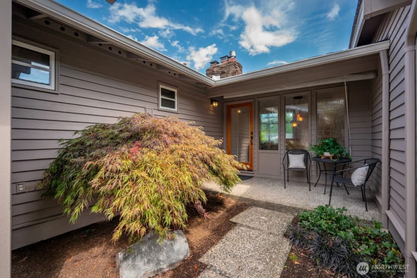 Property photo for 17236 Ne 6th Place, Bellevue photo 3