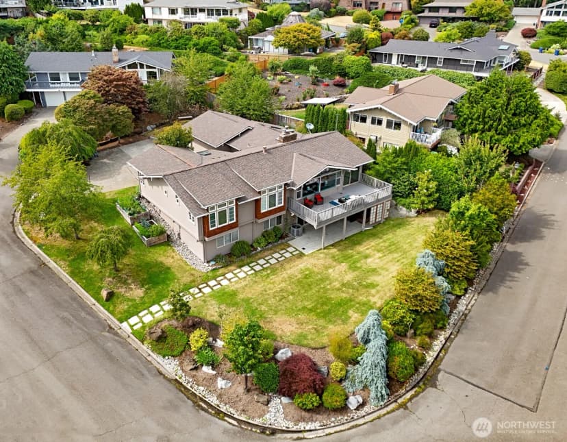 Property photo for 17236 Ne 6th Place, Bellevue