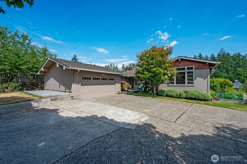 Property photo for 17236 Ne 6th Place, Bellevue photo 2