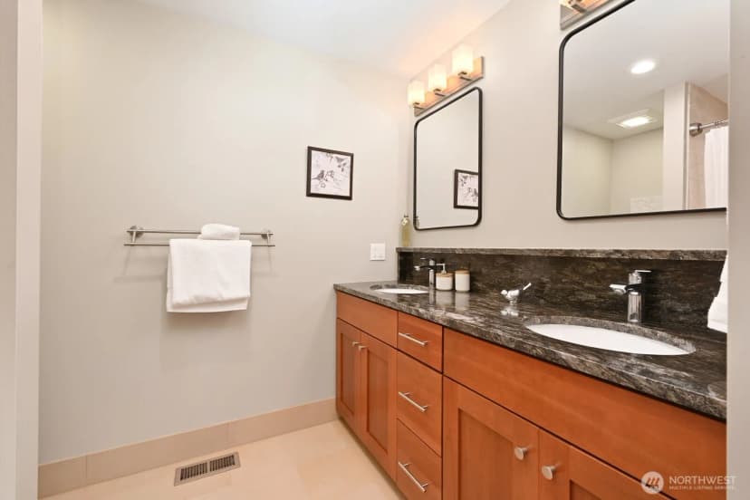 Property photo for 17236 Ne 6th Place, Bellevue photo 21
