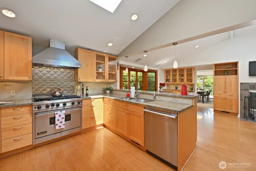 Property photo for 17236 Ne 6th Place, Bellevue photo 13
