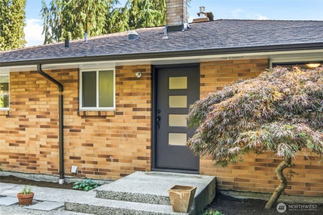 Property photo for 629 Sw 3rd Place, Renton photo 3