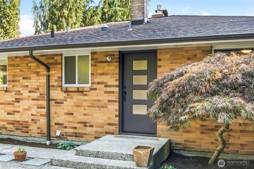 Property photo for 629 Sw 3rd Place, Renton photo 3
