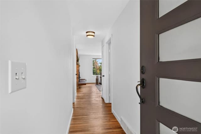 Property photo for 629 Sw 3rd Place, Renton photo 4