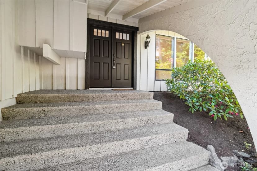 Property photo for 13800 Se 21st Street, Bellevue photo 2
