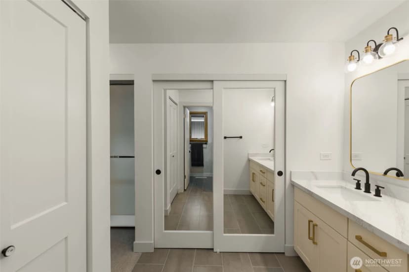 Property photo for 14226 Ne 2nd Place #65, Bellevue photo 30
