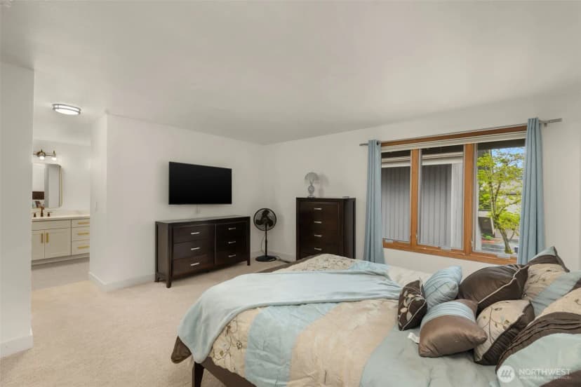 Property photo for 14226 Ne 2nd Place #65, Bellevue photo 27