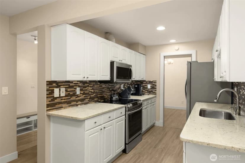 Property photo for 14226 Ne 2nd Place #65, Bellevue photo 8