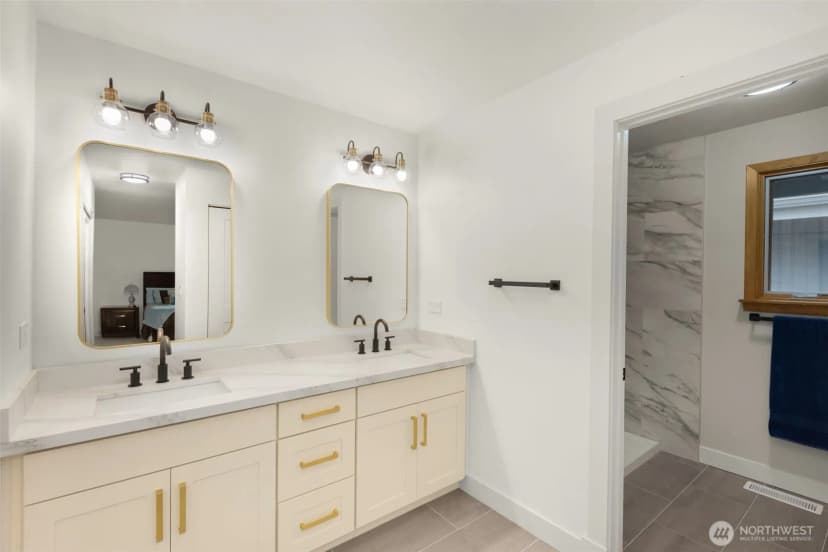 Property photo for 14226 Ne 2nd Place #65, Bellevue photo 28