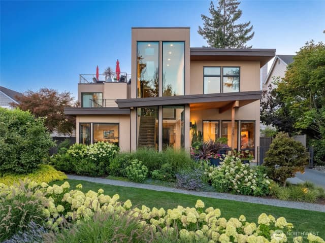 Property photo for 719 99th Avenue Ne, Bellevue