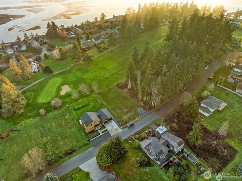Property photo for 2378 Discovery Place, Langley photo 11