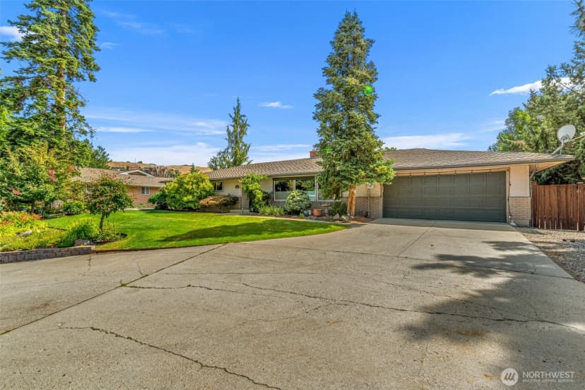 Property photo for 1677 Eastmont Avenue, East Wenatchee