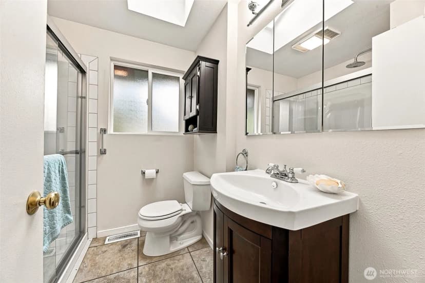 Property photo for 612 S 195th Street, Des Moines photo 14