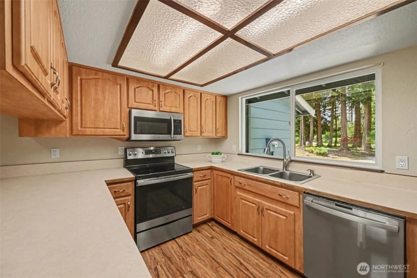 Property photo for 33913 4th Avenue E, Roy photo 15