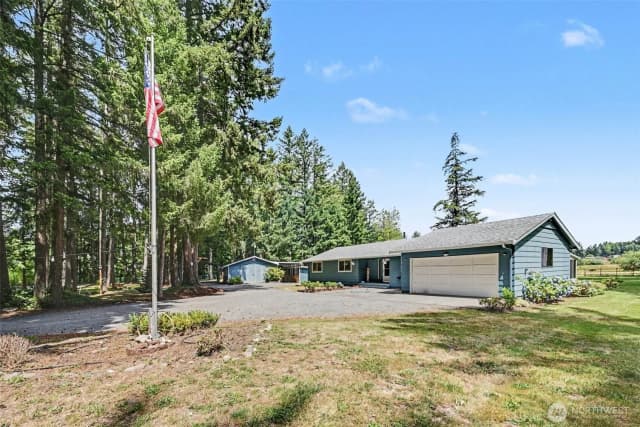 Property photo for 33913 4th Avenue E, Roy photo 4