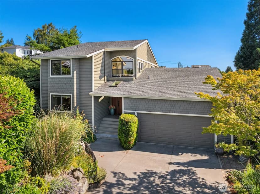Property photo for 5601 Bradford Street, Seattle photo 2