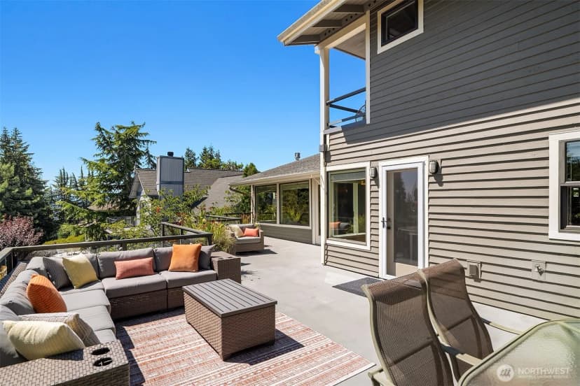 Property photo for 5601 Bradford Street, Seattle photo 13