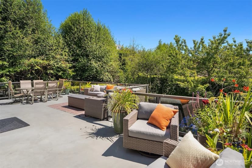 Property photo for 5601 Bradford Street, Seattle photo 11