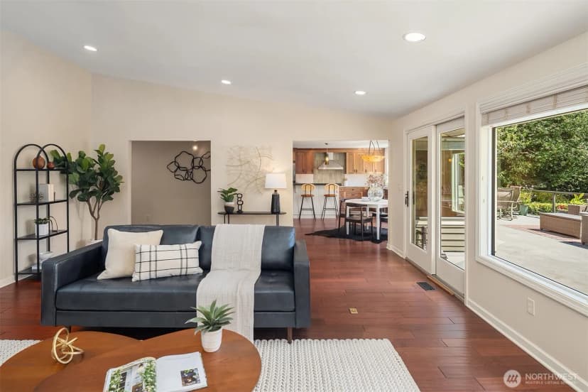 Property photo for 5601 Bradford Street, Seattle photo 14