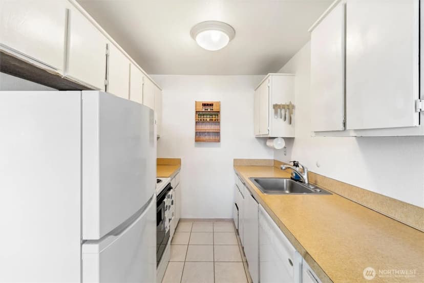 Property photo for 23007 Marine View Drive S #b305, Des Moines photo 10