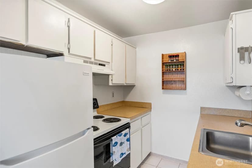 Property photo for 23007 Marine View Drive S #b305, Des Moines photo 9