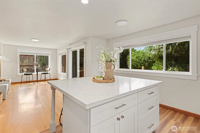 Property photo for 6149 115th Place Se, Bellevue photo 10