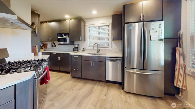 Property photo for 521 E Magnolia Avenue, Burlington photo 6